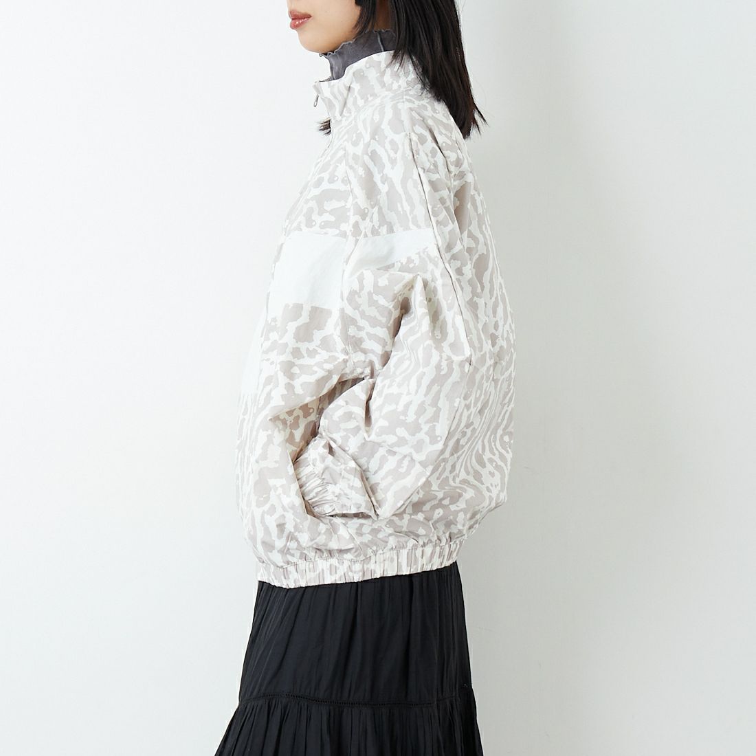 NIKE [ナイキ] ウィメンズ ウーブンプリンテッドジャケット [IB7264] 009 COLLEG &&モデル身長：162cm 着用サイズ：M&&