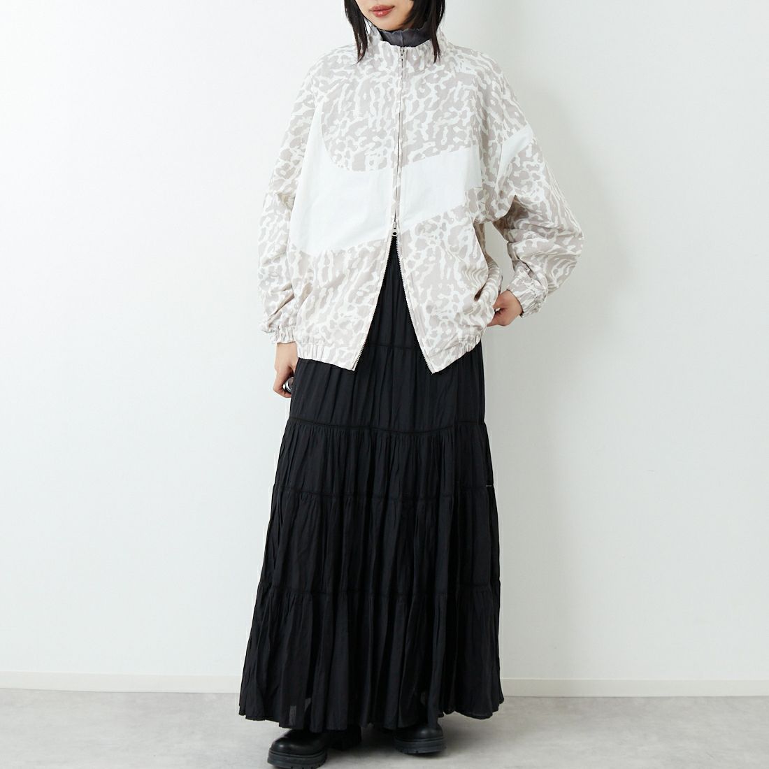 NIKE [ナイキ] ウィメンズ ウーブンプリンテッドジャケット [IB7264] 009 COLLEG &&モデル身長：162cm 着用サイズ：M&&