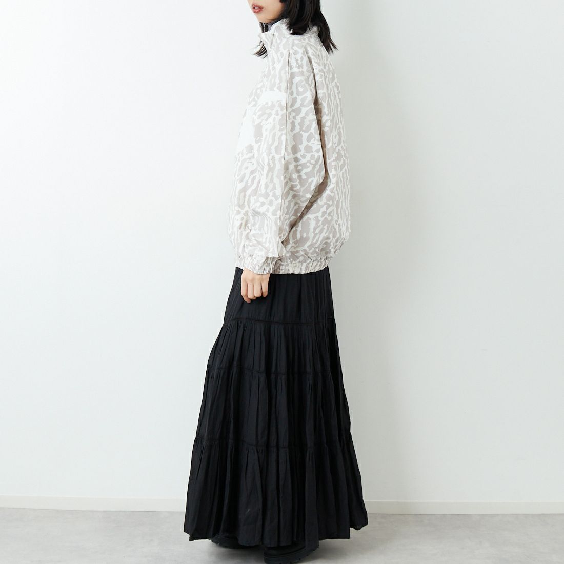 NIKE [ナイキ] ウィメンズ ウーブンプリンテッドジャケット [IB7264] 009 COLLEG &&モデル身長：162cm 着用サイズ：M&&