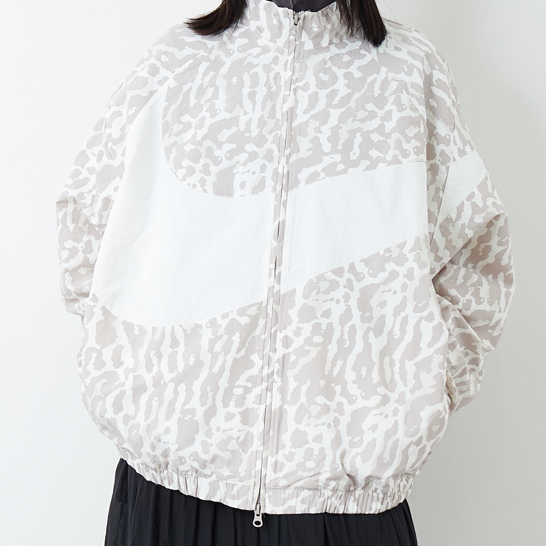 ナイキ(NIKE)ウィメンズ ウーブン プリンテッド ジャケット Lサイズ