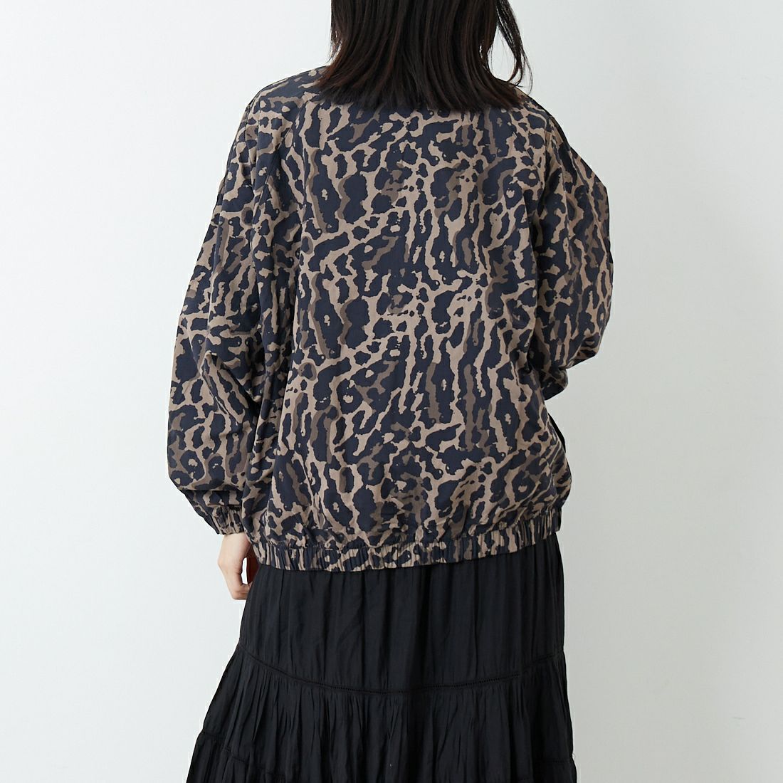 NIKE [ナイキ] ウィメンズ ウーブンプリンテッドジャケット [IB7264] 010 BLACK &&モデル身長：162cm 着用サイズ：M&&