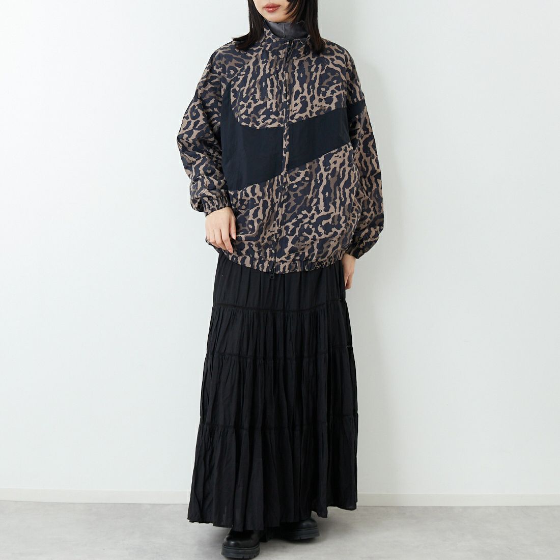 NIKE [ナイキ] ウィメンズ ウーブンプリンテッドジャケット [IB7264] 010 BLACK &&モデル身長：162cm 着用サイズ：M&&