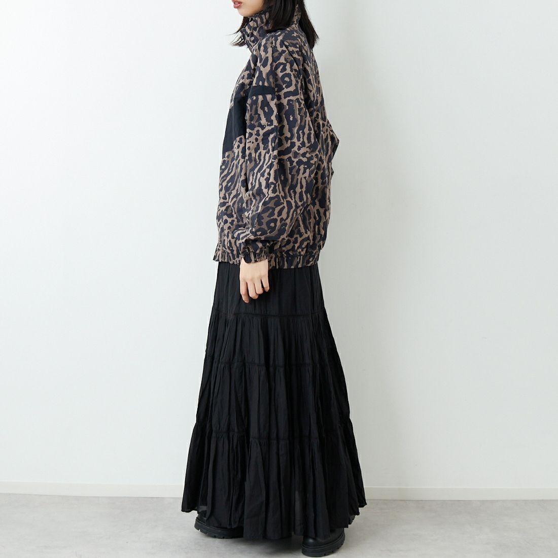 NIKE [ナイキ] ウィメンズ ウーブンプリンテッドジャケット [IB7264] 010 BLACK &&モデル身長：162cm 着用サイズ：M&&