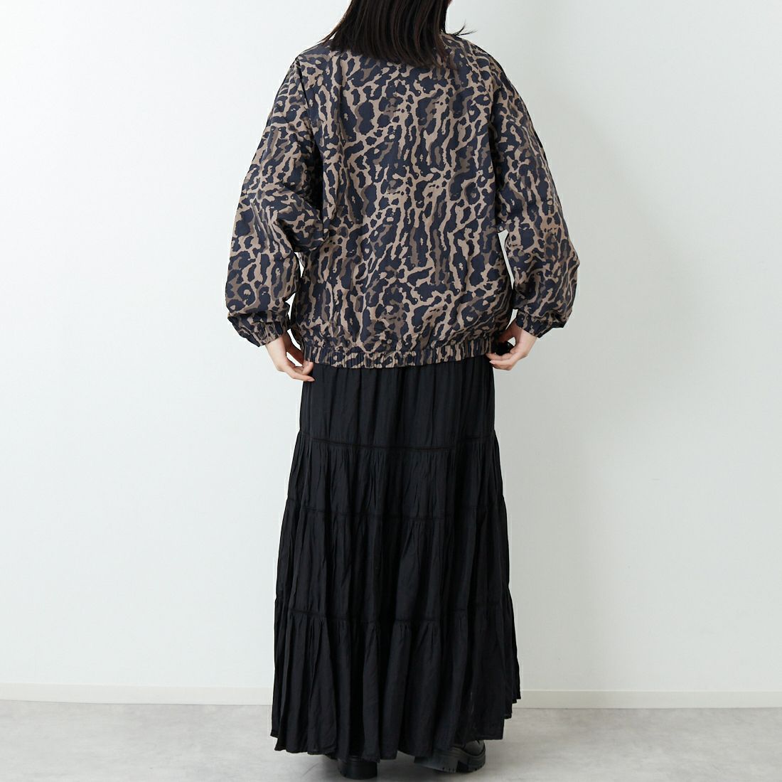 NIKE [ナイキ] ウィメンズ ウーブンプリンテッドジャケット [IB7264] 010 BLACK &&モデル身長：162cm 着用サイズ：M&&