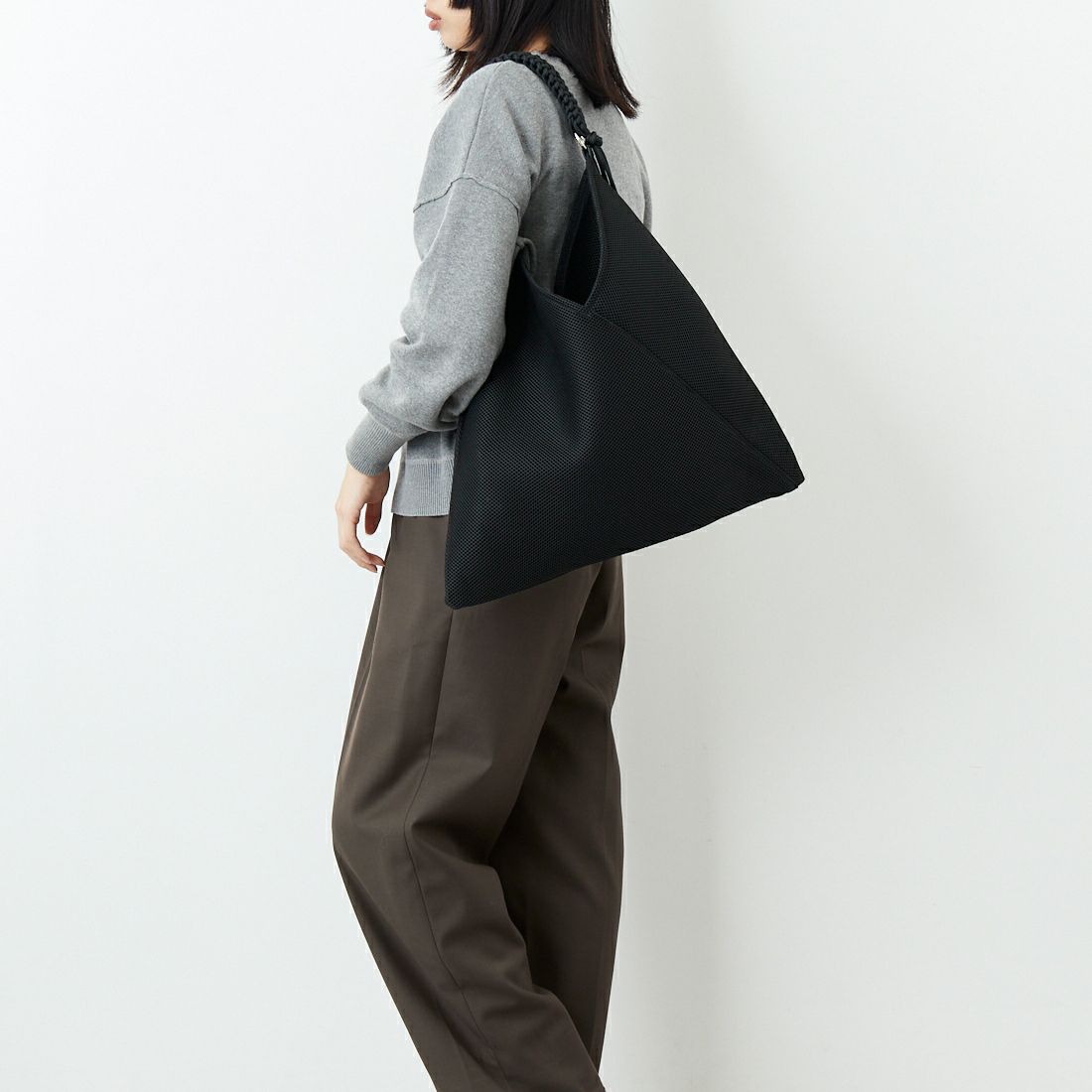 LE VERNIS [ル・ベルニ] パラコードハンドルメッシュバッグ [235-211505] ﾌﾞﾗｯｸ