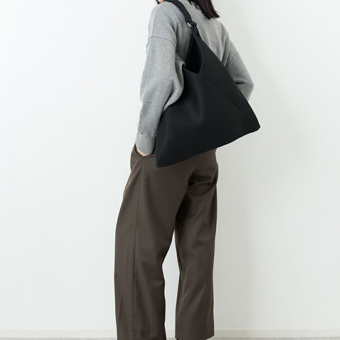 LE VERNIS [ル・ベルニ] パラコードハンドルメッシュバッグ [235-211505] ﾌﾞﾗｯｸ