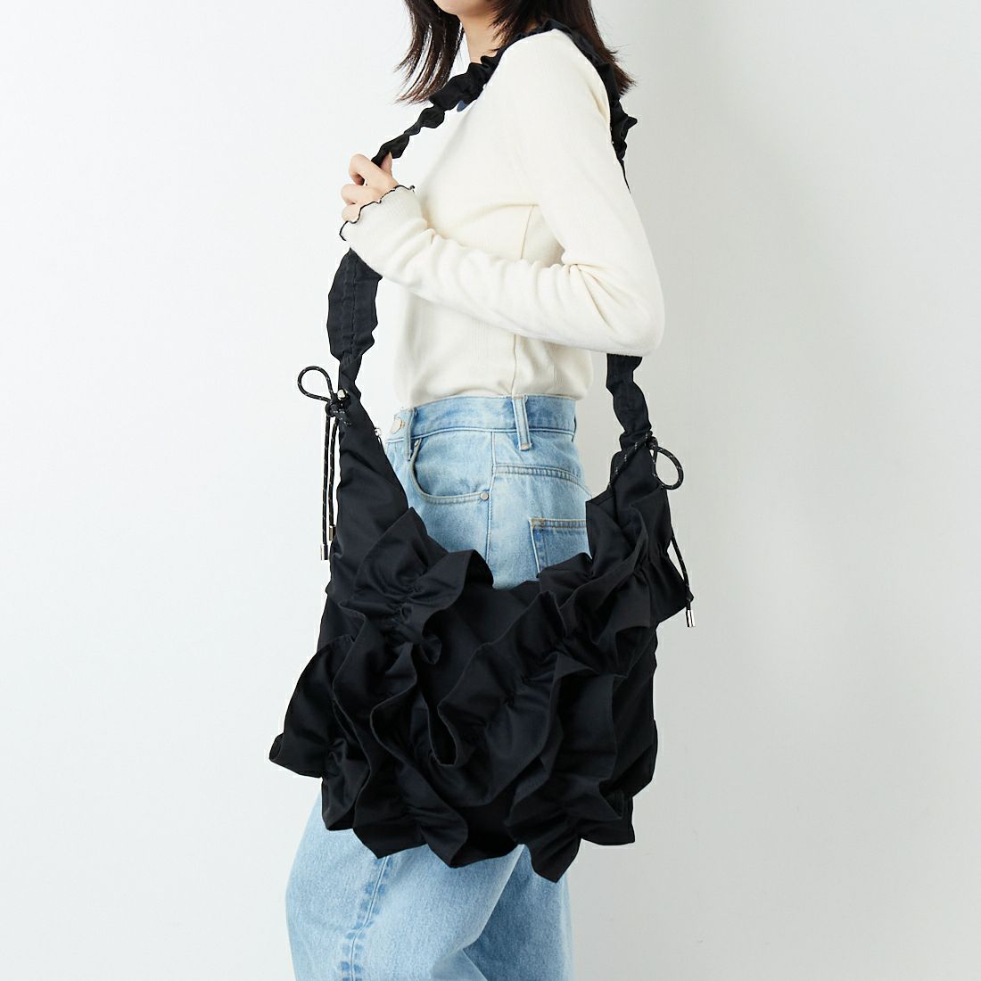 Casselini [キャセリーニ] ボリュームフリルビッグショルダーバッグ [244-110524] ﾌﾞﾗｯｸ