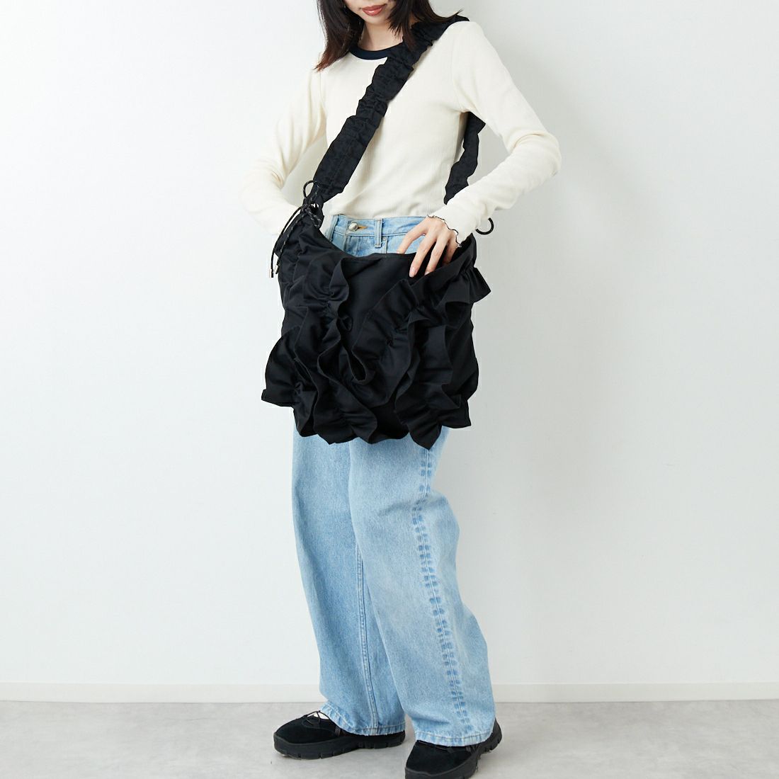 Casselini [キャセリーニ] ボリュームフリルビッグショルダーバッグ [244-110524] ﾌﾞﾗｯｸ