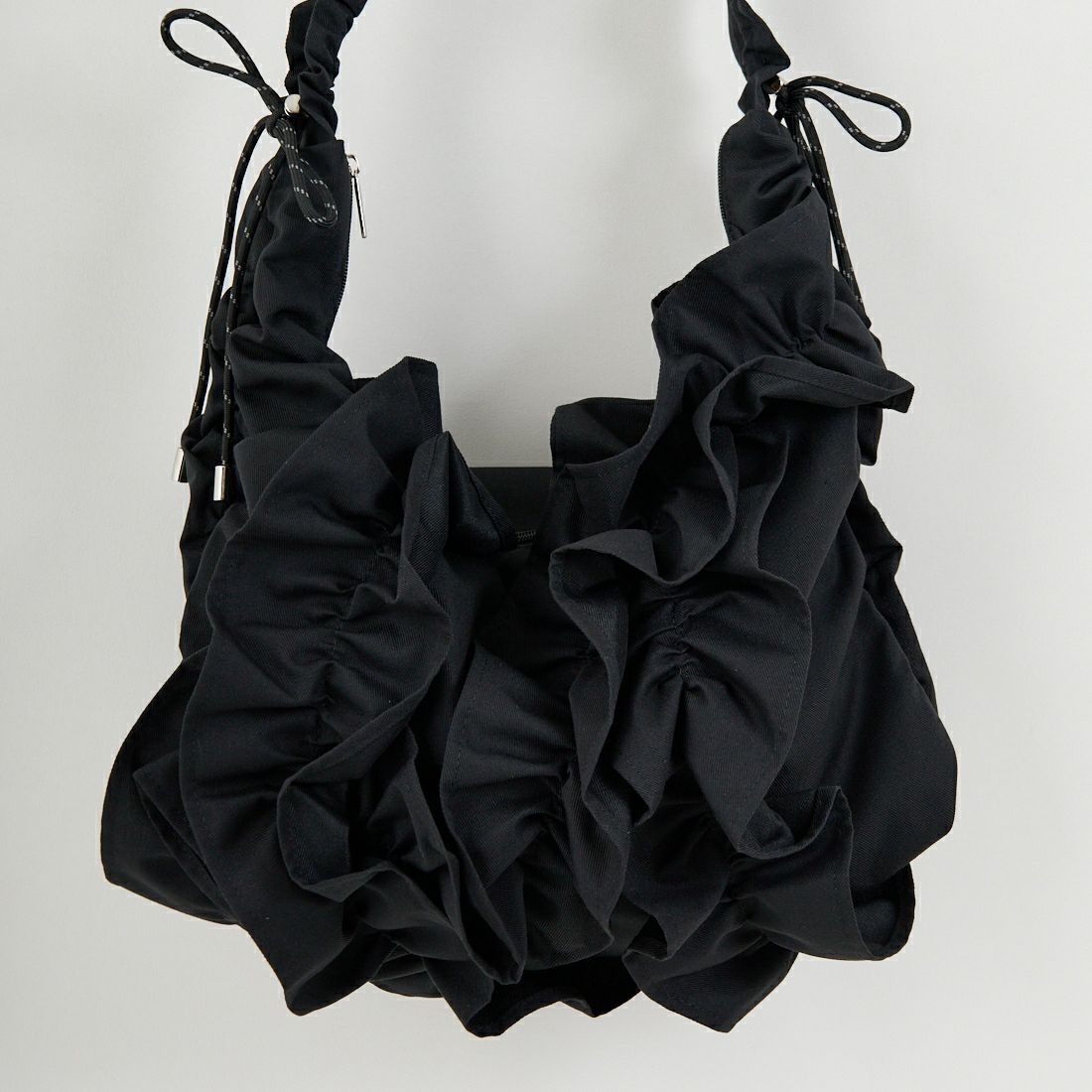 Casselini [キャセリーニ] ボリュームフリルビッグショルダーバッグ [244-110524] ﾌﾞﾗｯｸ