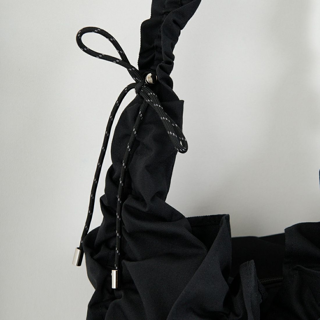 Casselini [キャセリーニ] ボリュームフリルビッグショルダーバッグ [244-110524] ﾌﾞﾗｯｸ