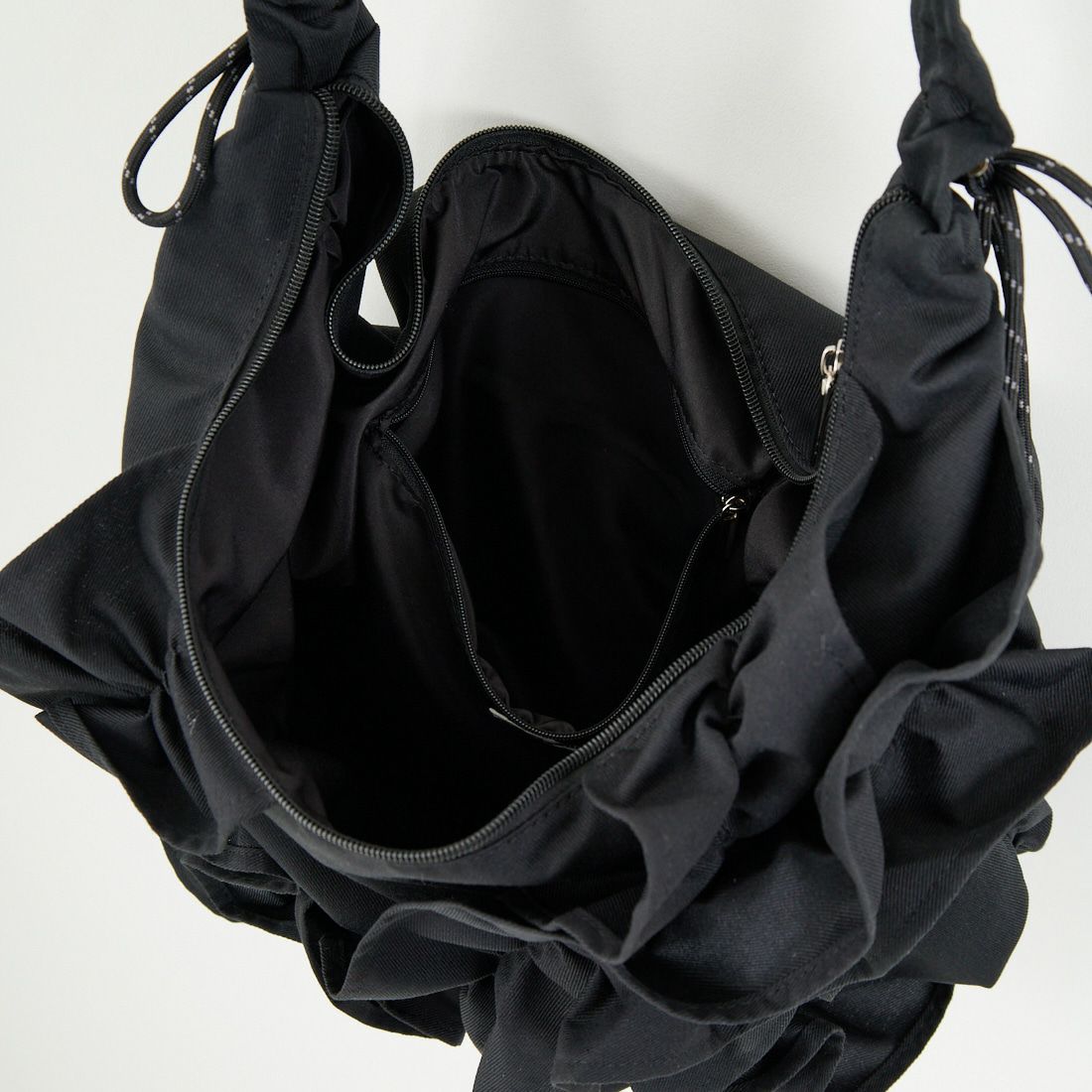 Casselini [キャセリーニ] ボリュームフリルビッグショルダーバッグ [244-110524] ﾌﾞﾗｯｸ