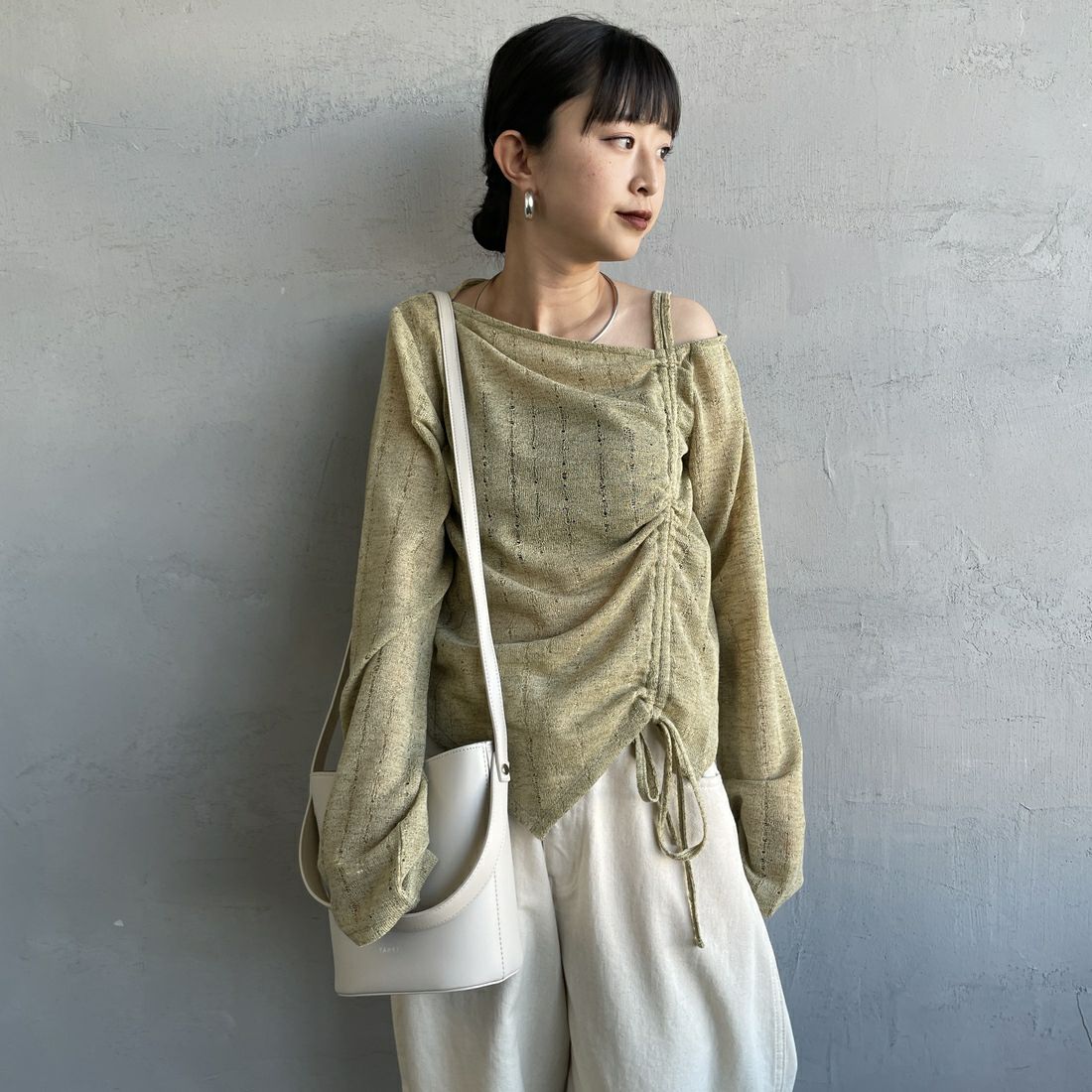 nenom [ネノム] ワンオフショルダー ギャザーリボンTシャツ [NE26312004] 37 MINT &&モデル身長：150cm 着用サイズ：F&&