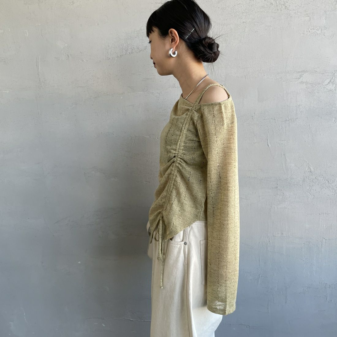 nenom [ネノム] ワンオフショルダー ギャザーリボンTシャツ [NE26312004] 37 MINT &&モデル身長：150cm 着用サイズ：F&&