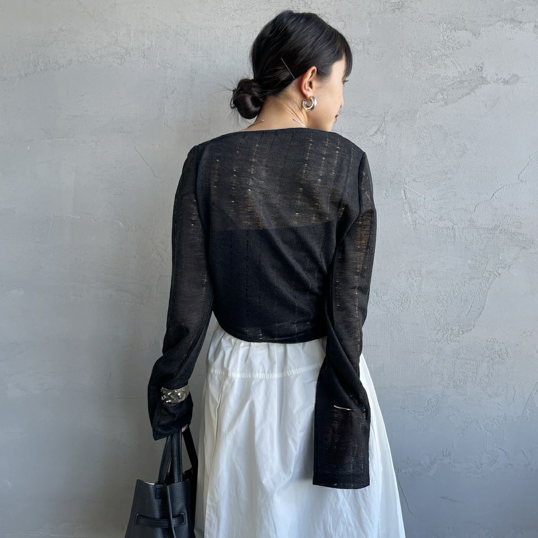 nenom [ネノム] ワンオフショルダー ギャザーリボンTシャツ [NE26312004] 09 BLACK &&モデル身長：150cm 着用サイズ：F&&