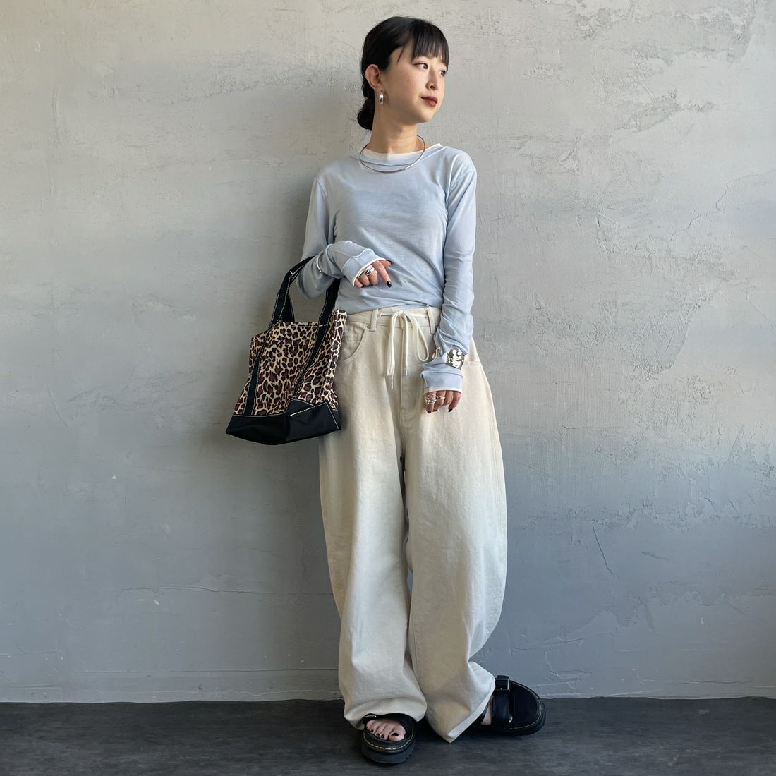 nenom [ネノム] シアーレイヤードロンT [NE26312002] 10 SAX/OFF &&モデル身長：150cm 着用サイズ：F&&