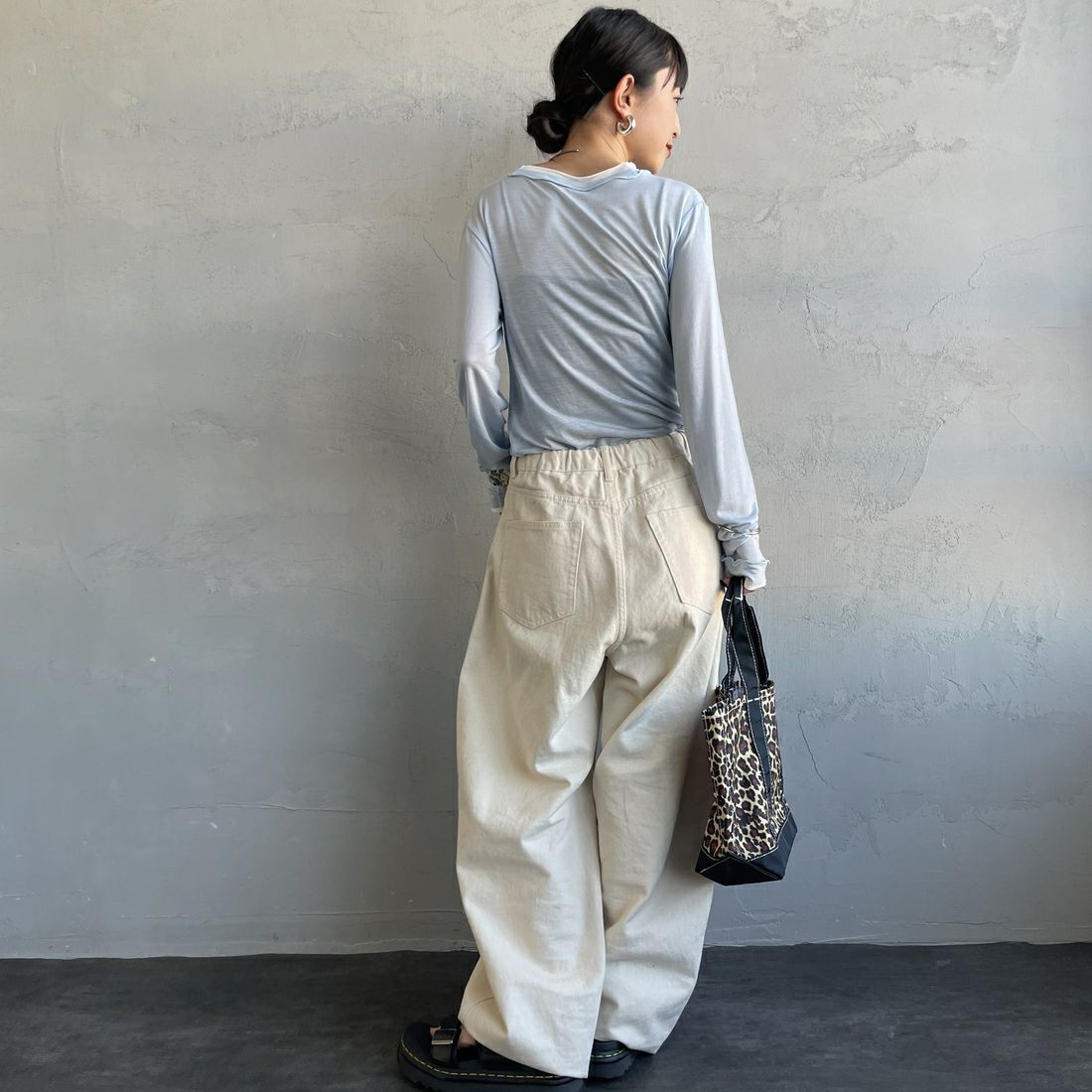 nenom [ネノム] シアーレイヤードロンT [NE26312002] 10 SAX/OFF &&モデル身長：150cm 着用サイズ：F&&