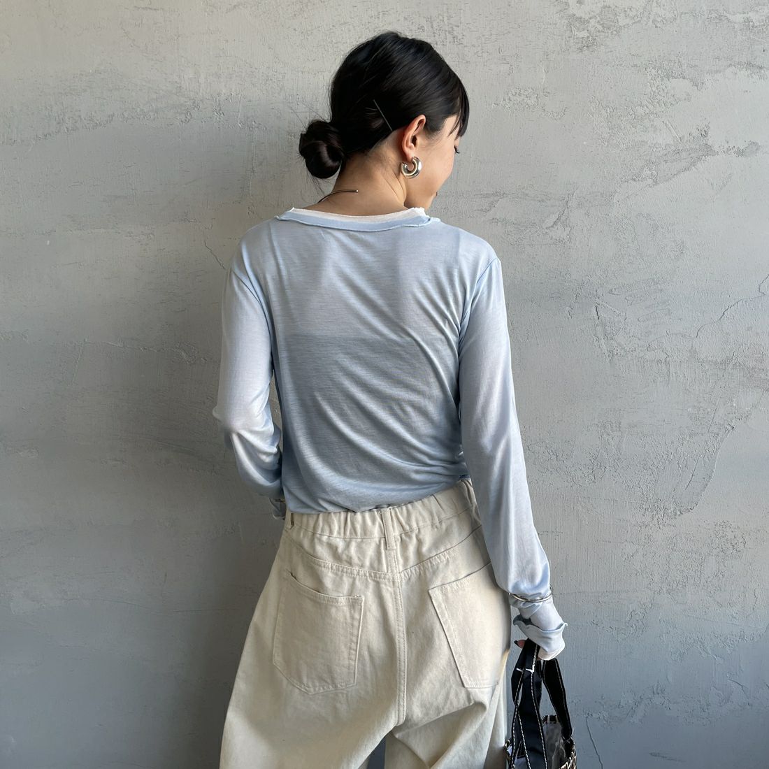 nenom [ネノム] シアーレイヤードロンT [NE26312002] 10 SAX/OFF &&モデル身長：150cm 着用サイズ：F&&