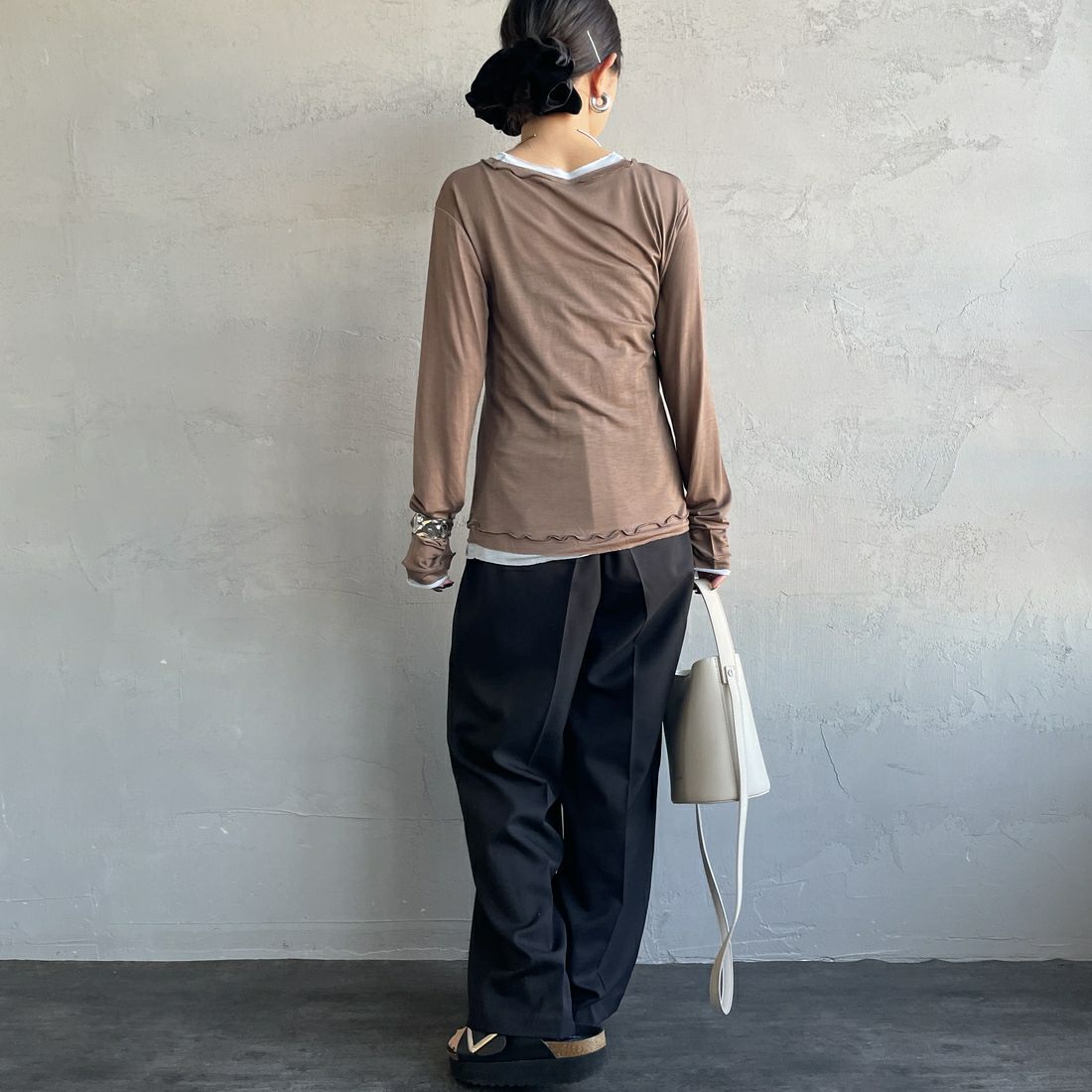 nenom [ネノム] シアーレイヤードロンT [NE26312002] 28 BRN/SAX &&モデル身長：150cm 着用サイズ：F&&