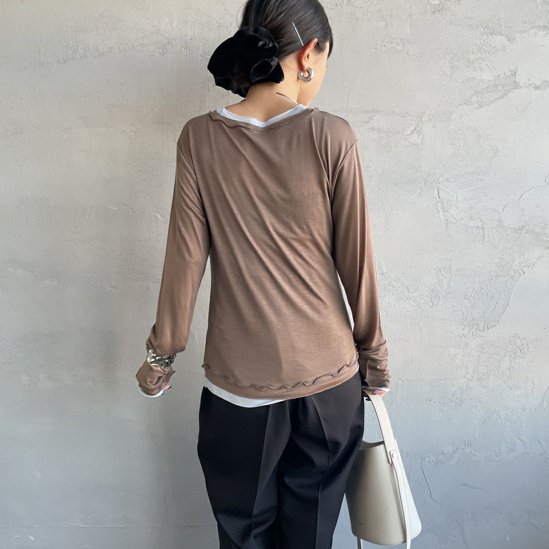 nenom [ネノム] シアーレイヤードロンT [NE26312002] 28 BRN/SAX &&モデル身長：150cm 着用サイズ：F&&