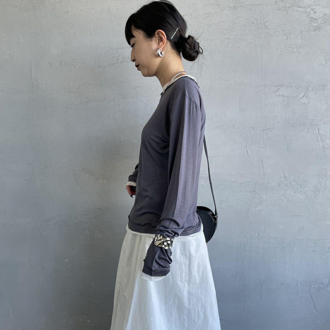 nenom [ネノム] シアーレイヤードロンT [NE26312002] 08 CHR/OFF &&モデル身長：150cm 着用サイズ：F&&