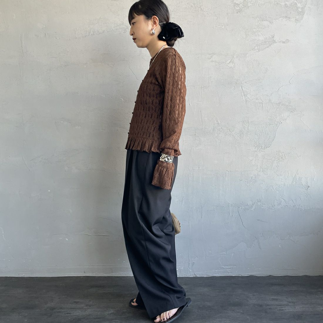 nenom [ネノム] マルチWAY レースペプラムカーディガン [NE26312001] 28 BROWN &&モデル身長：150cm 着用サイズ：F&&