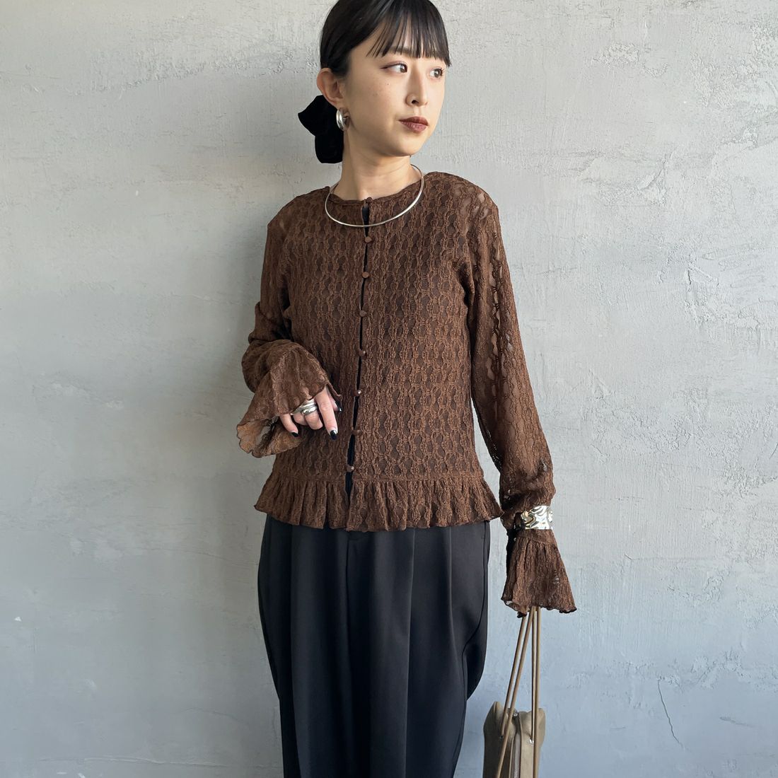 nenom [ネノム] マルチWAY レースペプラムカーディガン [NE26312001] 28 BROWN &&モデル身長：150cm 着用サイズ：F&&