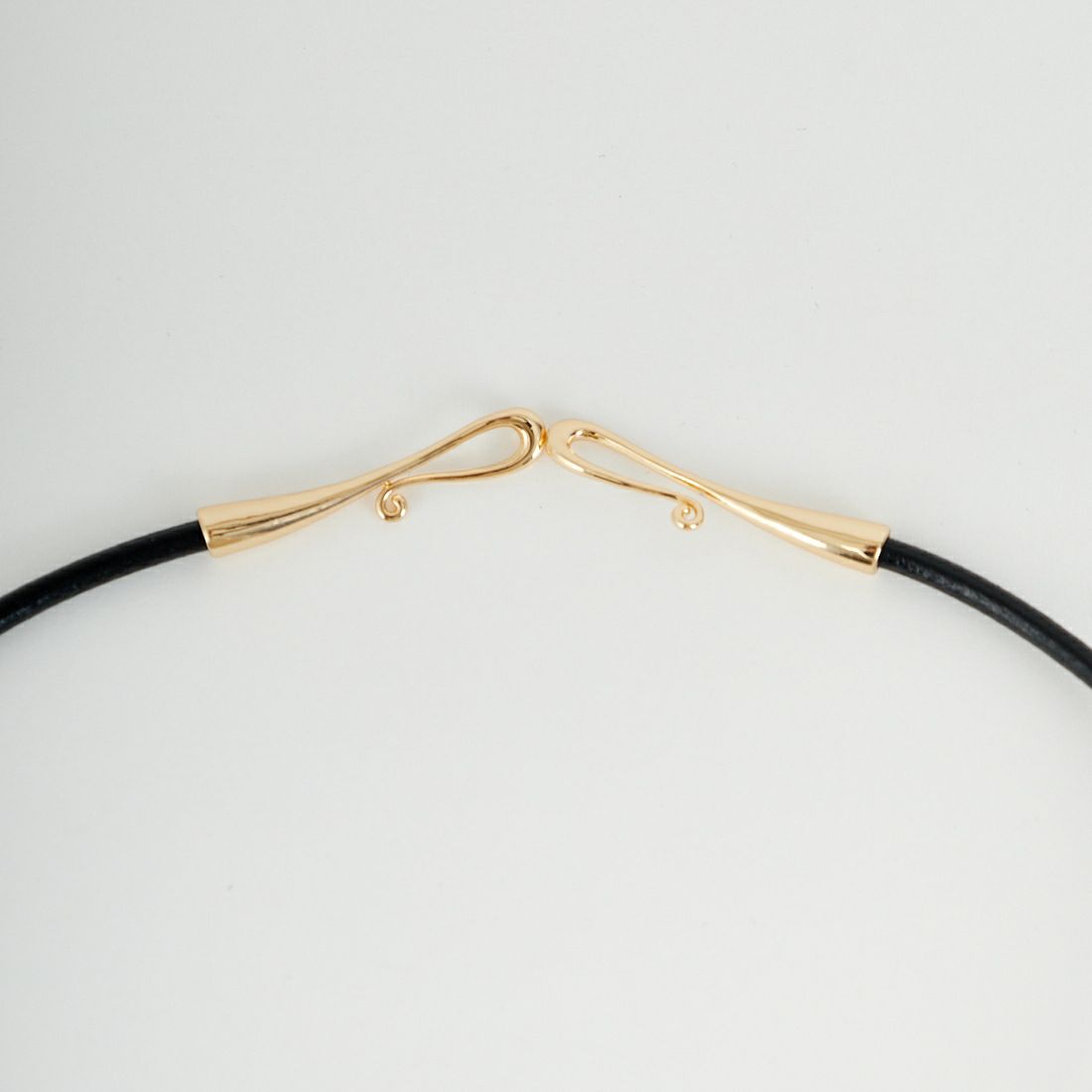 CHIGNON [シニヨン] リアルレザーフックチョーカー [0056-519SH] GOLD