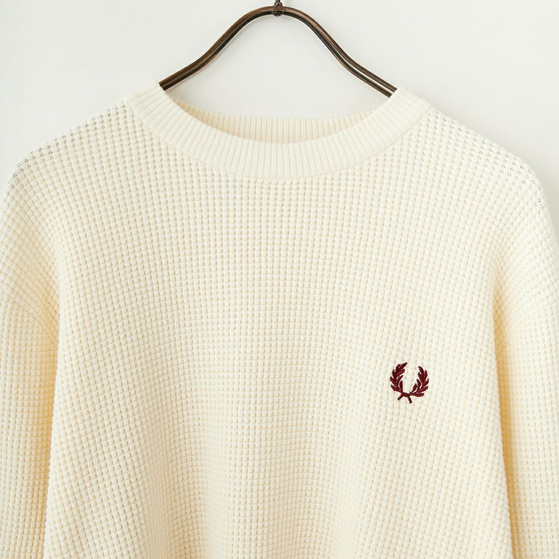 FRED PERRY [フレッドペリー] ワンポイントロゴ刺繍 ワッフルクルーネック コットンニット [K6507] 560 ECRU