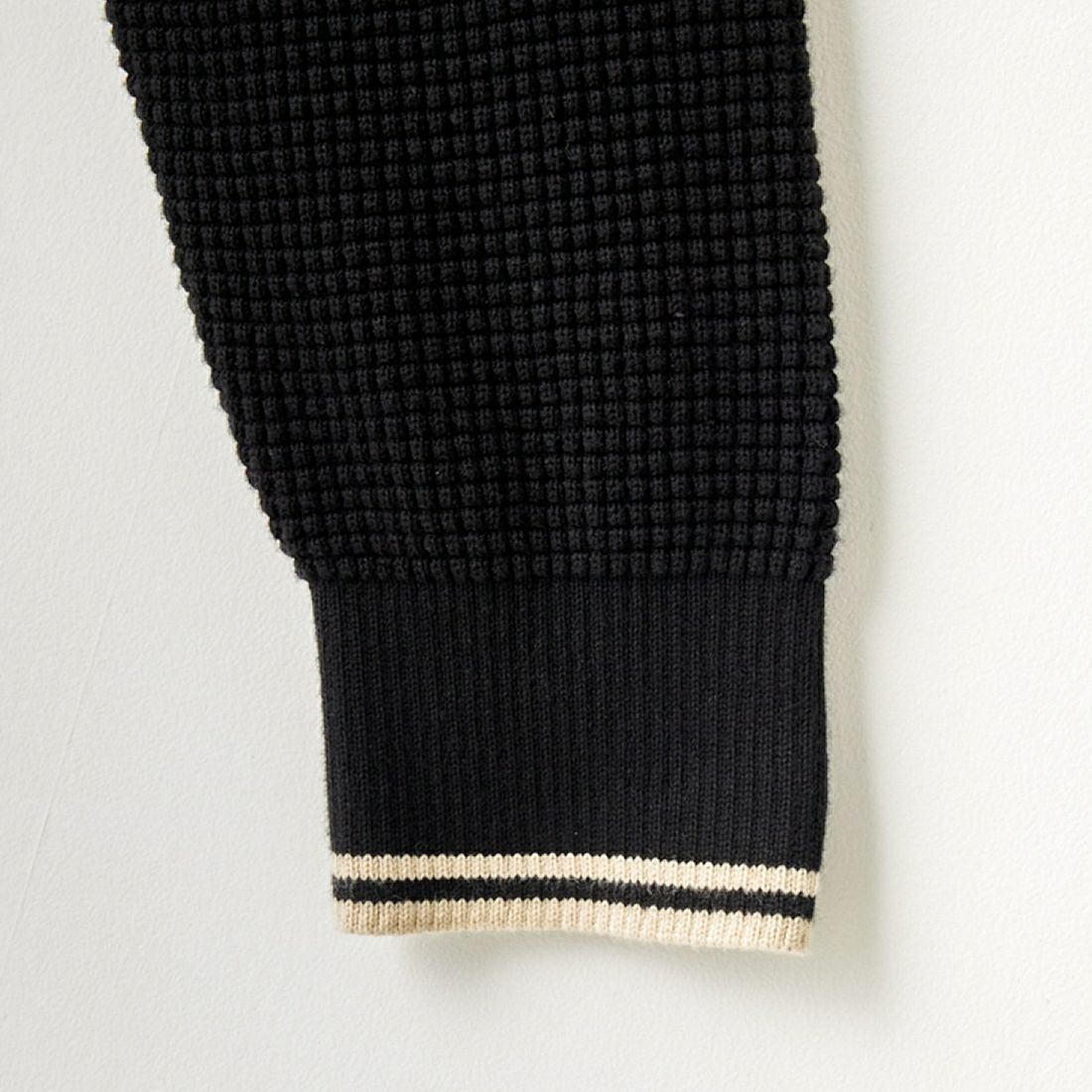FRED PERRY [フレッドペリー] ワンポイントロゴ刺繍 ワッフルクルーネック コットンニット [K6507] 102 BLACK
