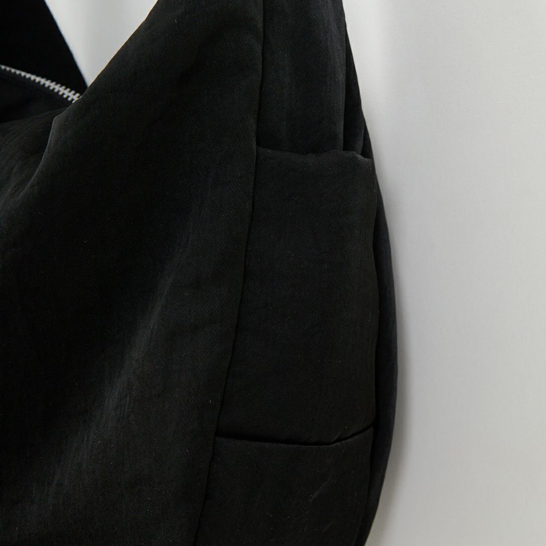 ITTI [イッチ] アニーパファービッグムーンバッグ [ITTI-BAG-120-CB] BLACK