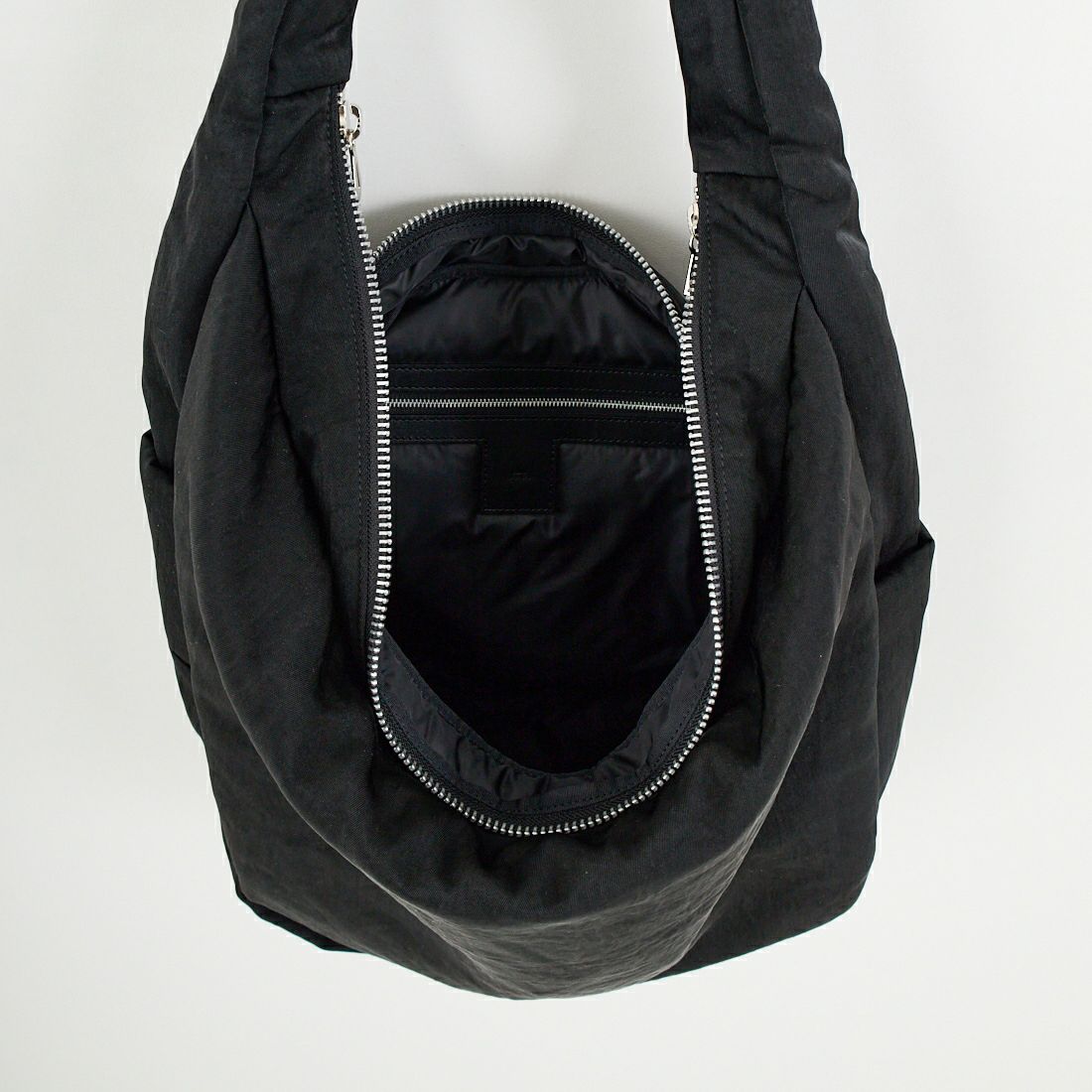 ITTI [イッチ] アニーパファービッグムーンバッグ [ITTI-BAG-120-CB] BLACK