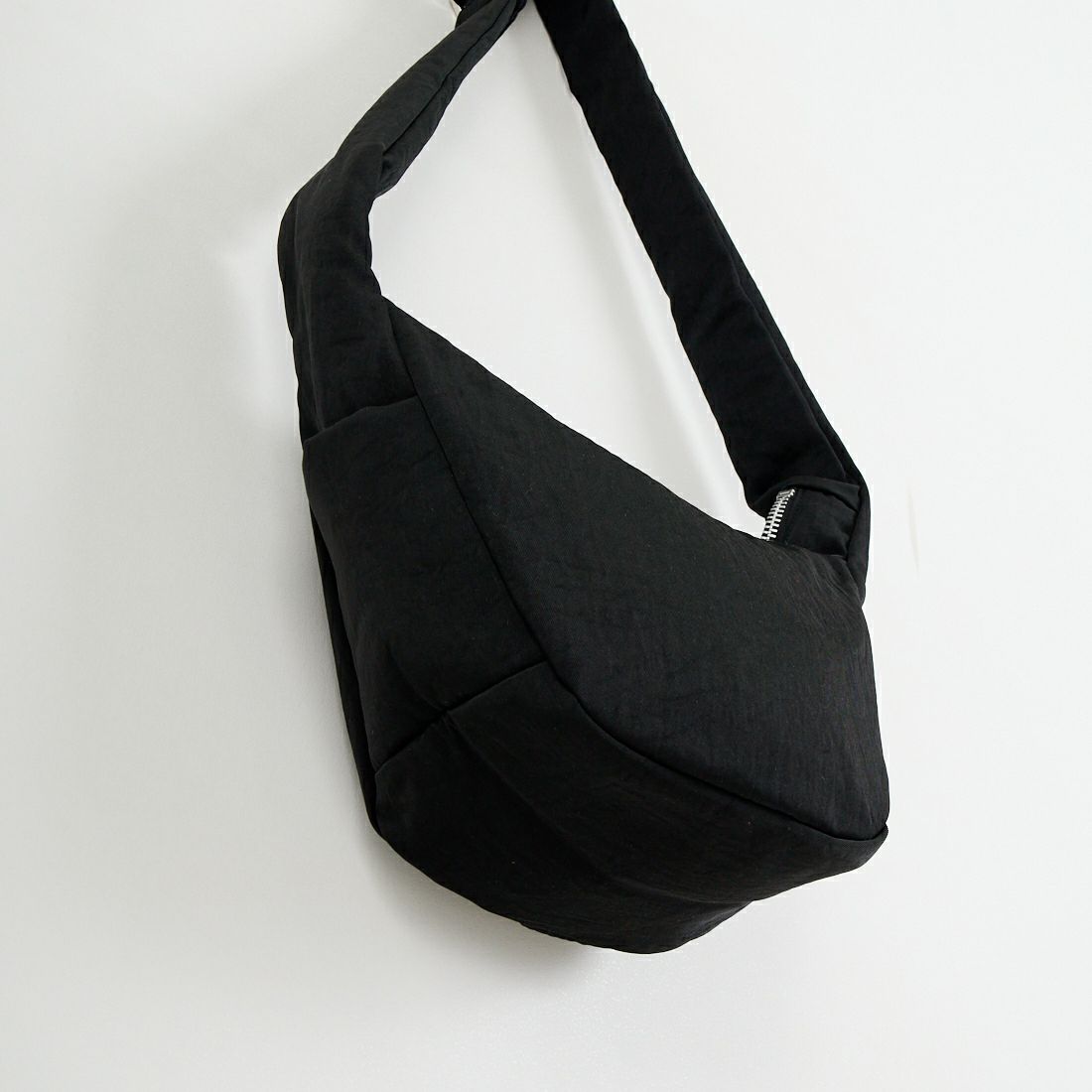 ITTI [イッチ] アニーパファータウンムーンバッグ [ITTI-BAG-121-CB] BLACK