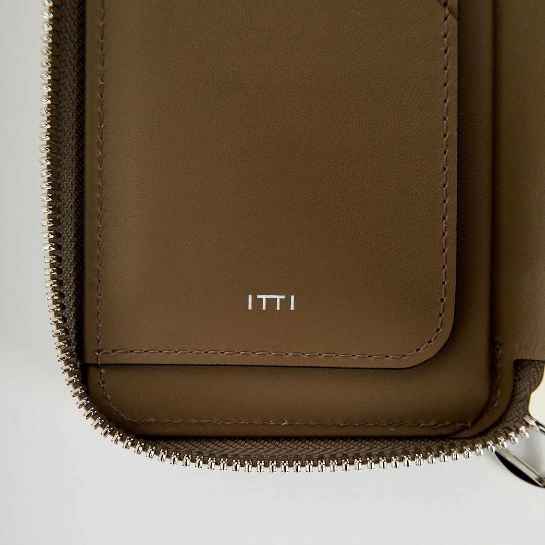 ITTI [イッチ] クリスティスマートミッドウォレット [ITTI-WLT-0065-D] TAUPE