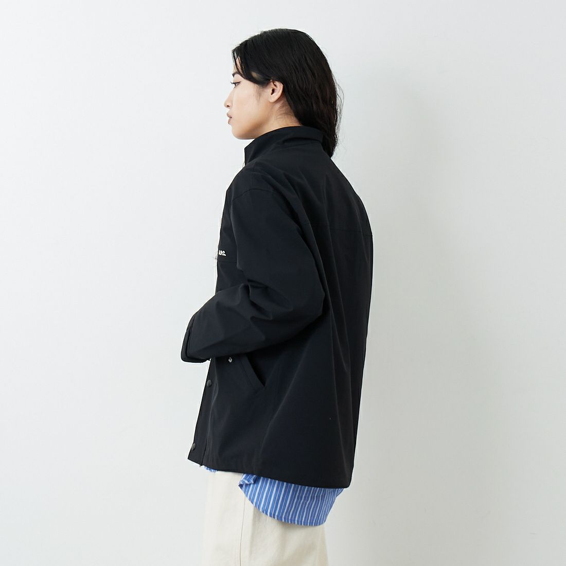 A.P.C. [アー・ペー・セー] ナイロンジップブルゾン [BLOUSON-SUTHERLAND] 99 NOIR &&モデル身長：162cm 着用サイズ：XS&&