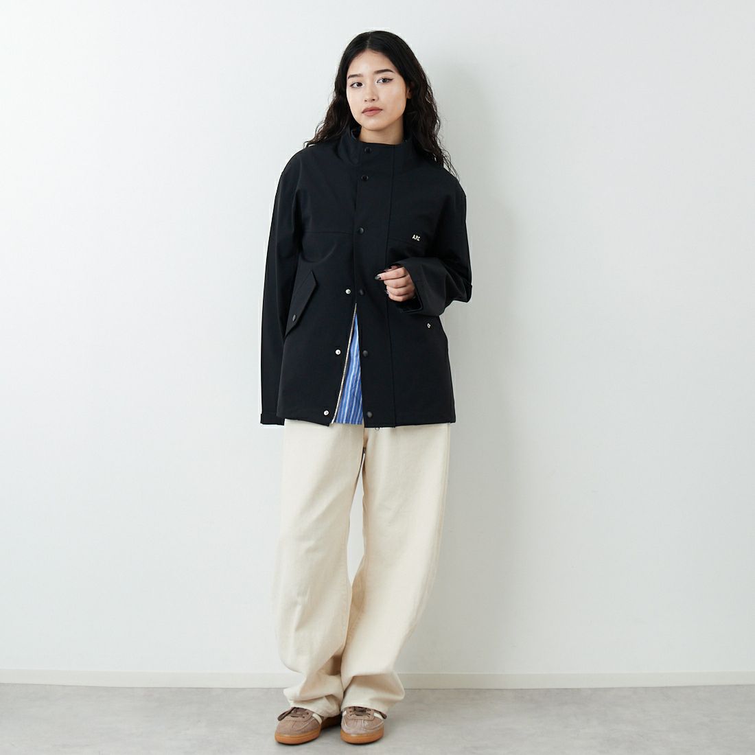A.P.C. [アー・ペー・セー] ナイロンジップブルゾン [BLOUSON-SUTHERLAND] 99 NOIR &&モデル身長：162cm 着用サイズ：XS&&