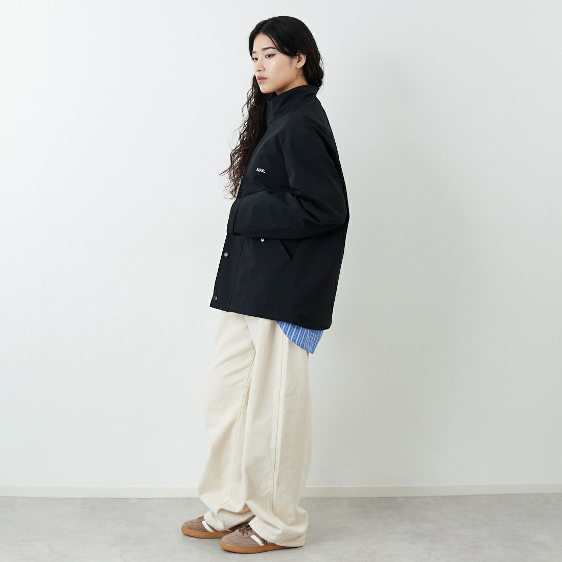 A.P.C. [アー・ペー・セー] ナイロンジップブルゾン [BLOUSON-SUTHERLAND] 99 NOIR &&モデル身長：162cm 着用サイズ：XS&&