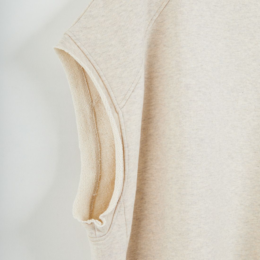 tumugu: [ツムグ] リサイクル度詰め裏毛ベスト [TC25409] 04 IVORY