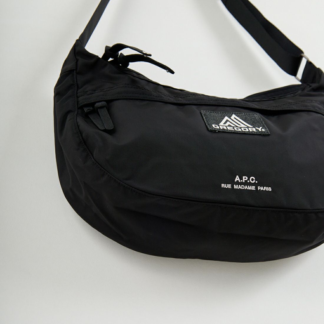 A.P.C. × GREGORY [アーペーセー × グレゴリー] サッチェル ショルダーバッグ M [SACHEL-M] 99 NOIR
