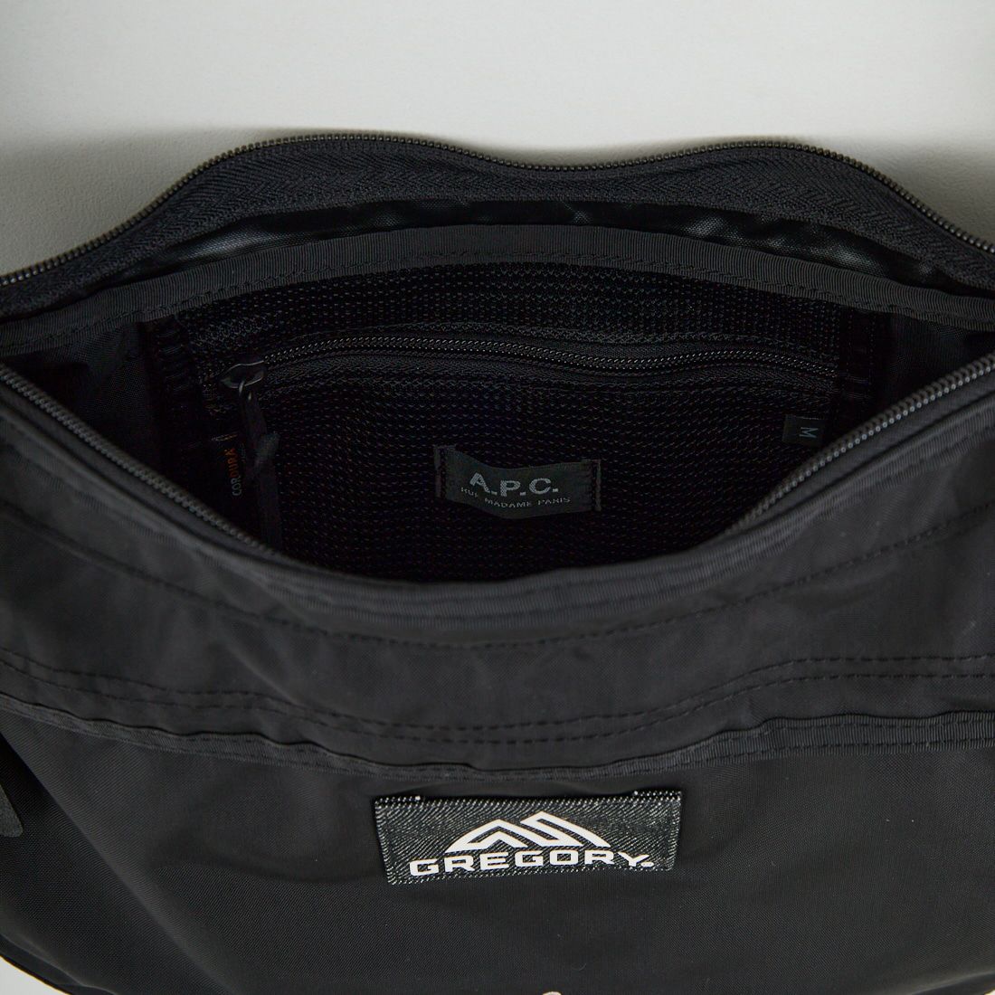 A.P.C. × GREGORY [アーペーセー × グレゴリー] サッチェル ショルダーバッグ M [SACHEL-M] 99 NOIR