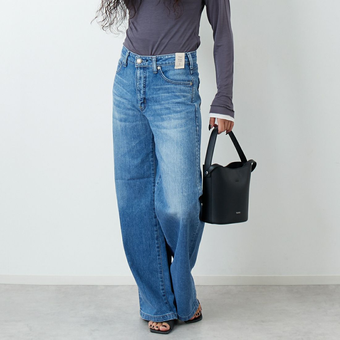 SOMETHING [サムシング] LISA NOUVEAU WIDE/ワイドデニムパンツ [STG10] 56 L.BLUE &&モデル身長：162cm 着用サイズ：S&&