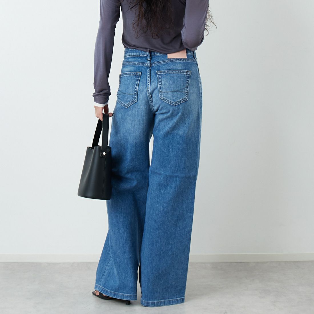 SOMETHING [サムシング] LISA NOUVEAU WIDE/ワイドデニムパンツ [STG10] 56 L.BLUE &&モデル身長：162cm 着用サイズ：S&&