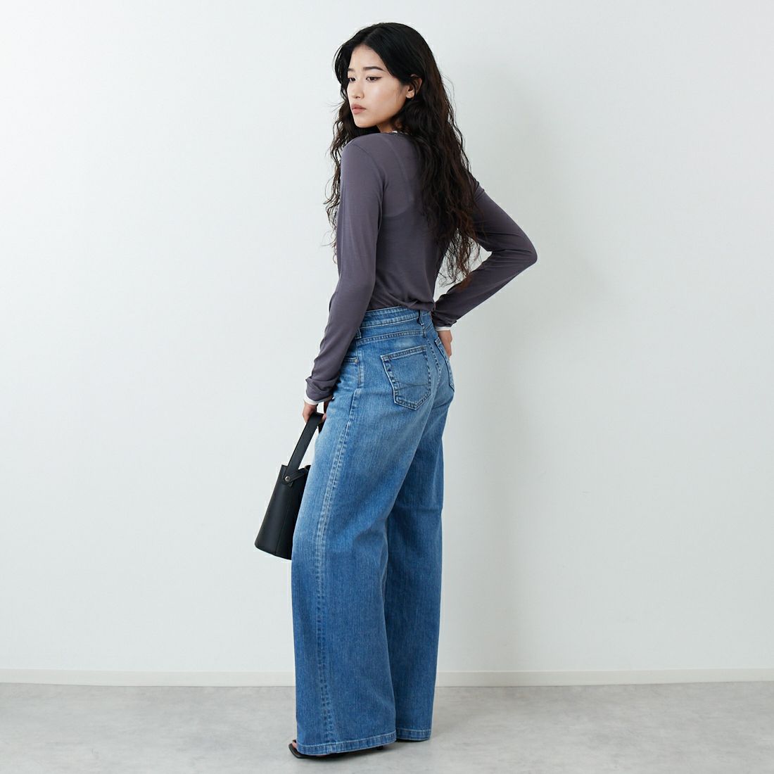 SOMETHING [サムシング] LISA NOUVEAU WIDE/ワイドデニムパンツ [STG10] 56 L.BLUE &&モデル身長：162cm 着用サイズ：S&&