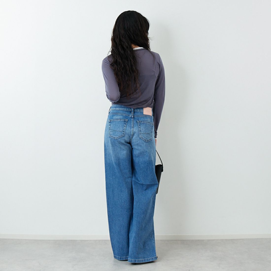 SOMETHING [サムシング] LISA NOUVEAU WIDE/ワイドデニムパンツ [STG10] 56 L.BLUE &&モデル身長：162cm 着用サイズ：S&&