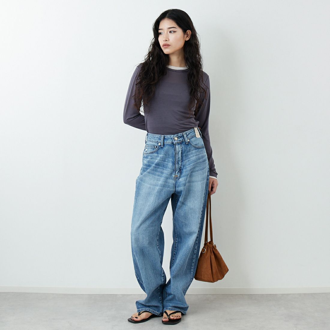 SOMETHING [サムシング] CLAUDIA ヌーボーカーブデニムパンツ [STG19] 56 L.BLUE &&モデル身長：162cm 着用サイズ：S&&