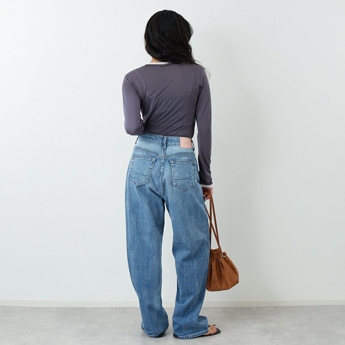 SOMETHING [サムシング] CLAUDIA ヌーボーカーブデニムパンツ [STG19] 56 L.BLUE &&モデル身長：162cm 着用サイズ：S&&