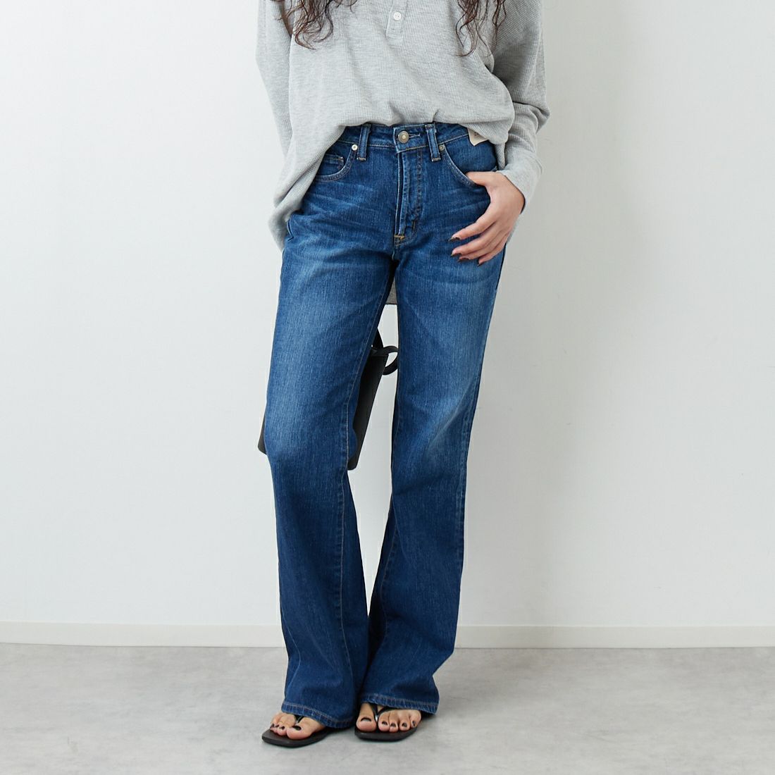 SOMETHING [サムシング] LISA NOUVEAU FLARE/フレアデニムパンツ [STG11] 36 M.DARK &&モデル身長：162cm 着用サイズ：28&&