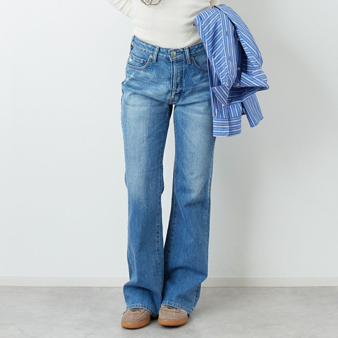 SOMETHING [サムシング] LISA NOUVEAU FLARE/フレアデニムパンツ [STG11] 56 L.BLUE &&モデル身長：162cm 着用サイズ：28&&