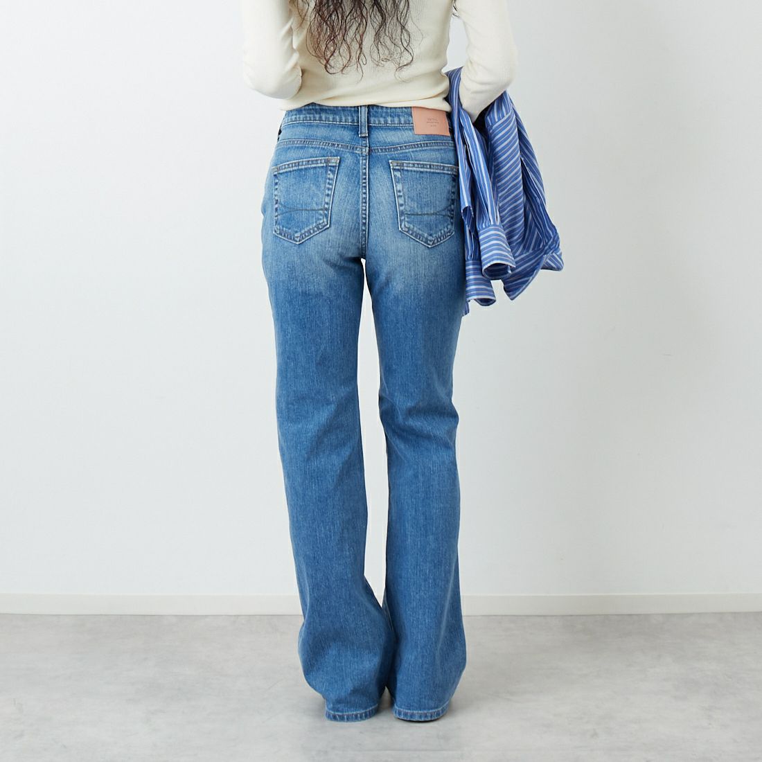 SOMETHING [サムシング] LISA NOUVEAU FLARE/フレアデニムパンツ [STG11] 56 L.BLUE &&モデル身長：162cm 着用サイズ：28&&