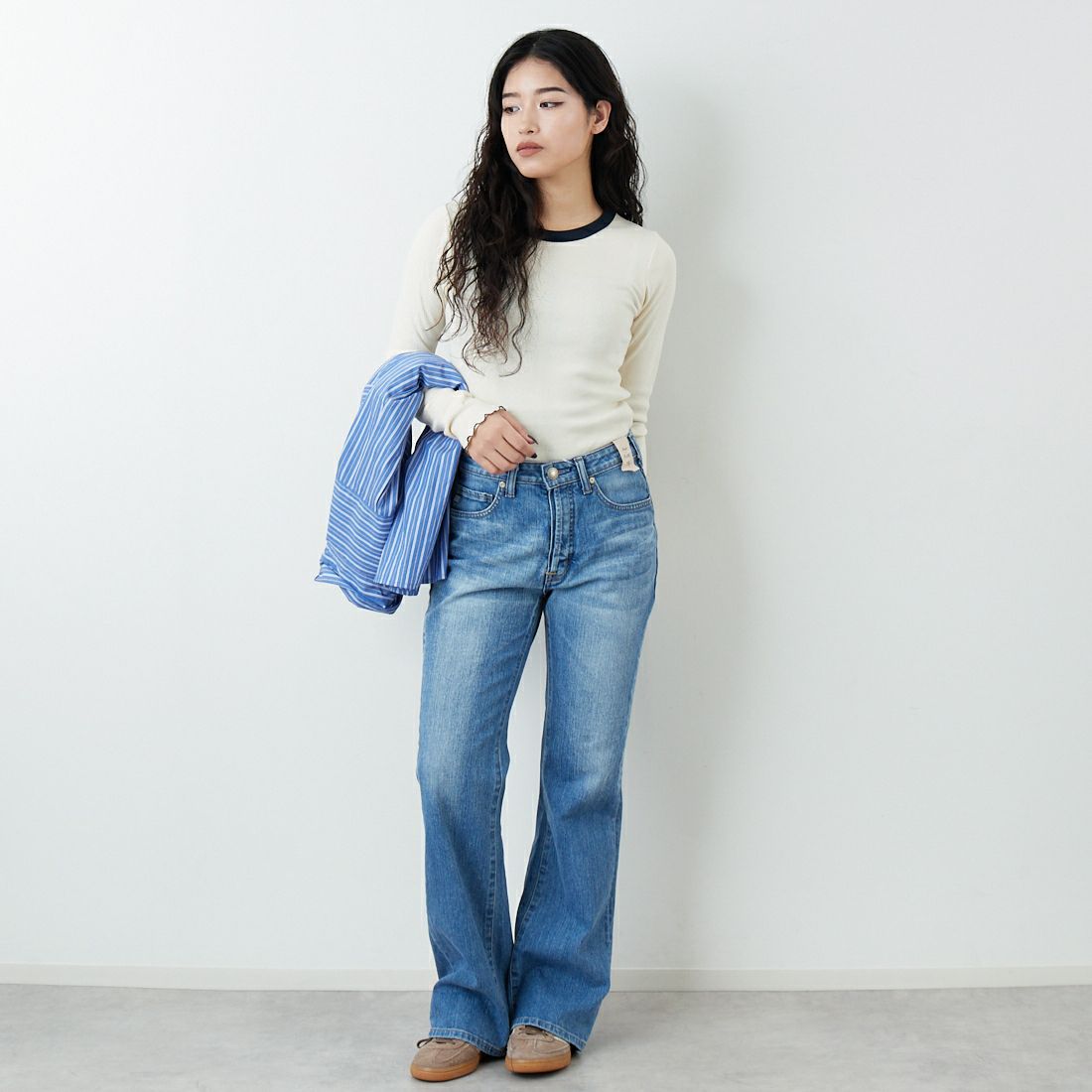 SOMETHING [サムシング] LISA NOUVEAU FLARE/フレアデニムパンツ [STG11] 56 L.BLUE &&モデル身長：162cm 着用サイズ：28&&