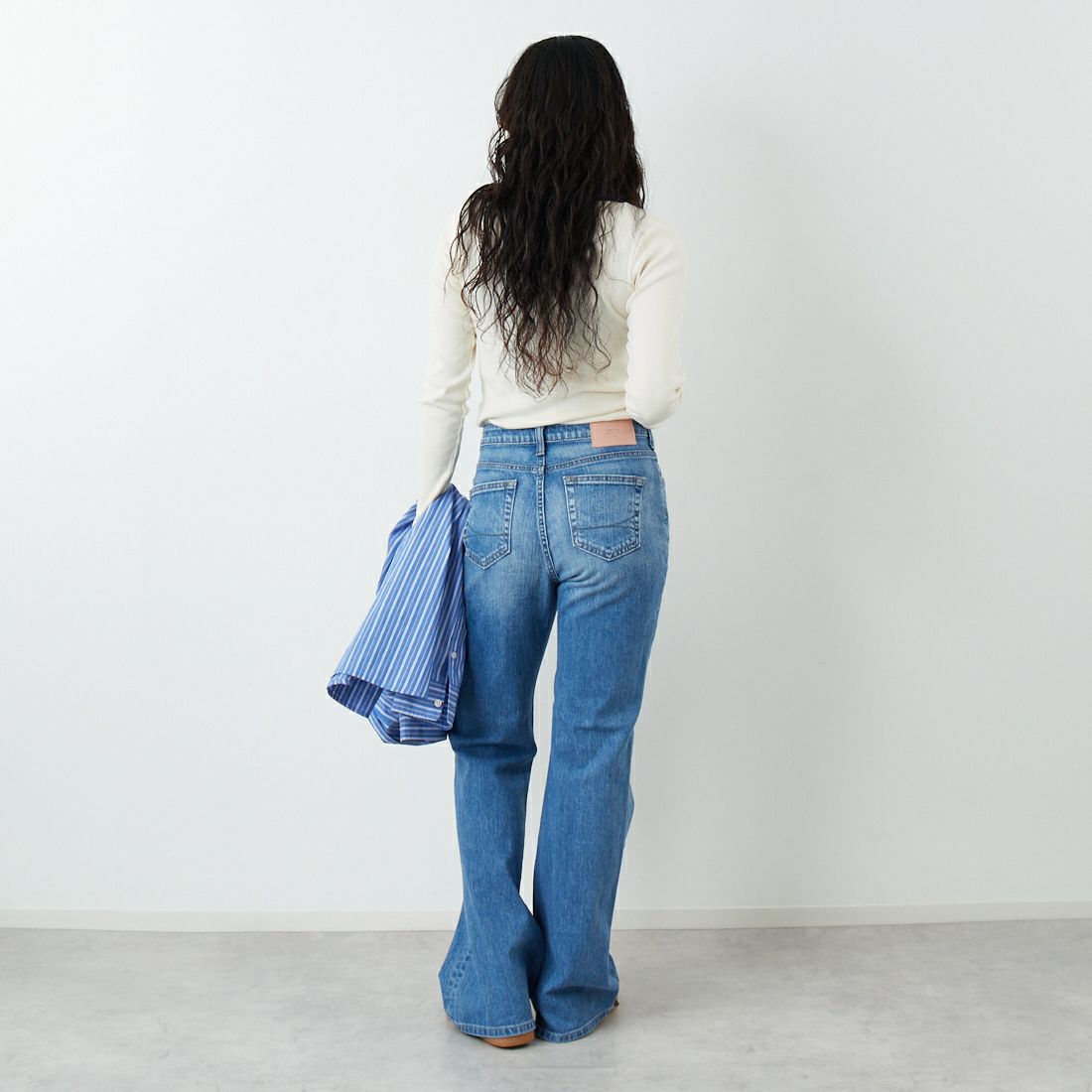 SOMETHING [サムシング] LISA NOUVEAU FLARE/フレアデニムパンツ [STG11] 56 L.BLUE &&モデル身長：162cm 着用サイズ：28&&